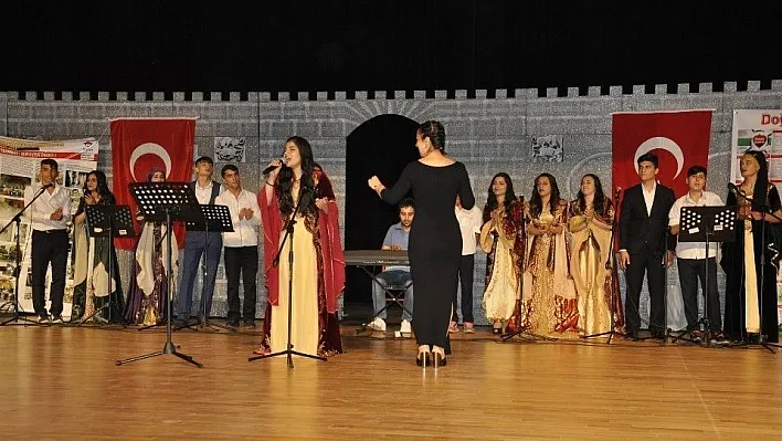 Diyarbakır'da 7 dilde yıl sonu etkinliği
