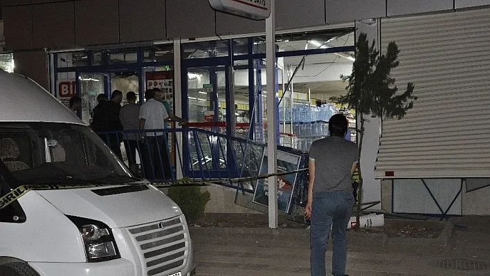 Diyarbakır'da markete EYP'li saldırı
