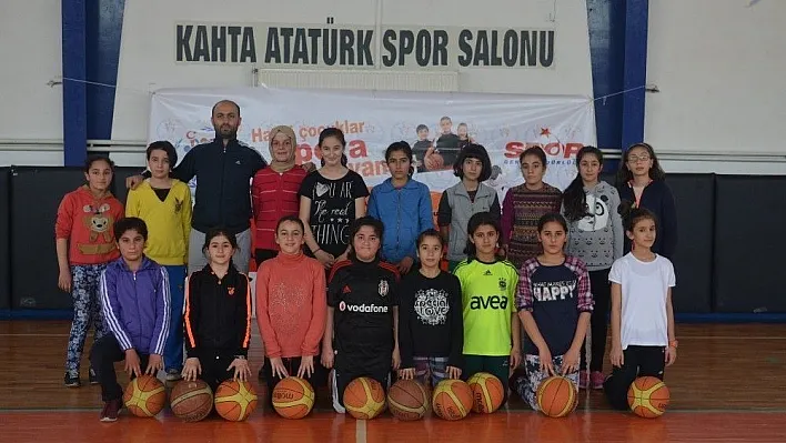 Kahta'da yaz spor okulu açıldı
