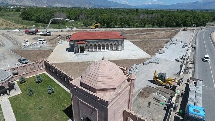 Pir Sami Hz. Türbe Caminin çevre düzenlemesine başlandı
