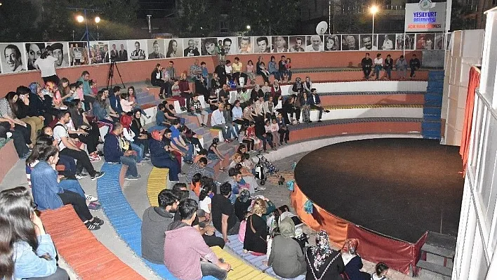 Orta Oyunları Yeşilyurt sahnesinde
