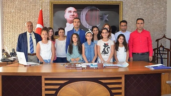 Tunceli'de Etik yarışmasında dereceye giren öğrenciler ödüllendirildi
