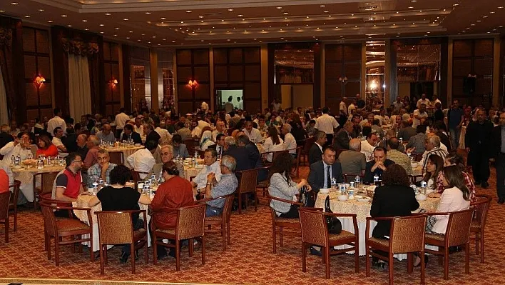 Üniversite personeli iftar yemeğinde bir araya geldi
