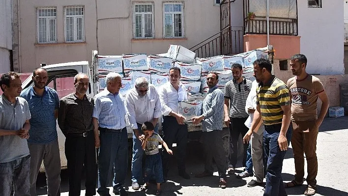 AKYAD'dan Bin 200 aileye Ramazan yardımı
