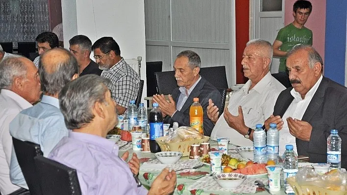 Başkan Özdemir şehit ve gazi aileleriyle iftarda buluştu
