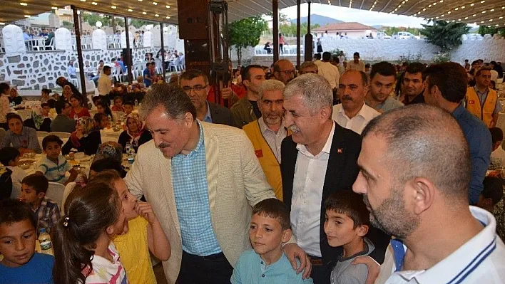 Malatya'da yetim ve öksüzlere iftar verildi
