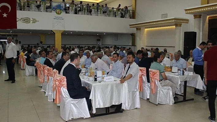 Adıyamanlılar Vakfının iftarına yoğun katılım
