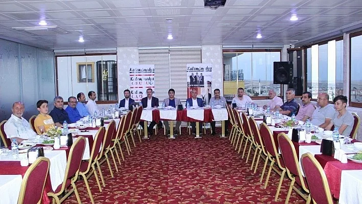 Gazeteciler STK temsilcileri ve iş adamları iftarda buluştu
