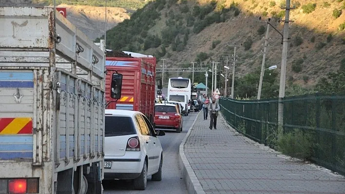 Tunceli-Erzincan karayolu yeniden ulaşıma kapatıldı