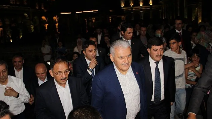 Başbakan Yıldırım teravih namazını Ulucami'de kıldı
