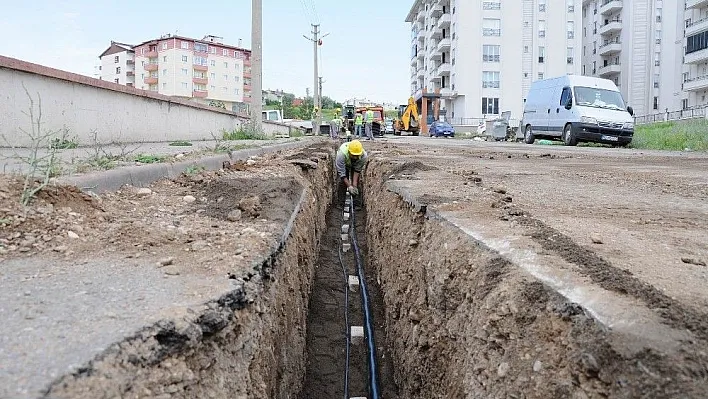 ÇEDAŞ, havai elektrik hatlarını yer altına alıyor
