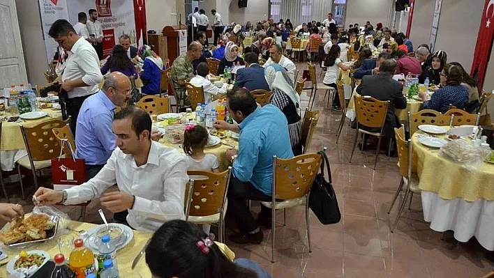 Koruyucu aileler iftarda buluştu
