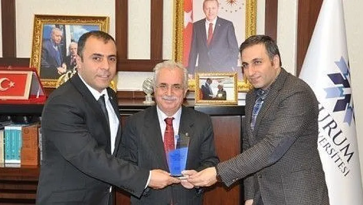 TMMOB'den Prof. Dr. Yaylalı'ya plaket
