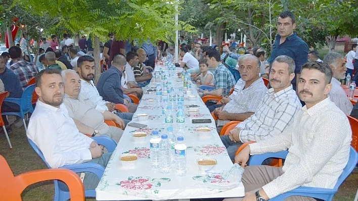 Besni Ülkü Ocaklarından iftar yemeği
