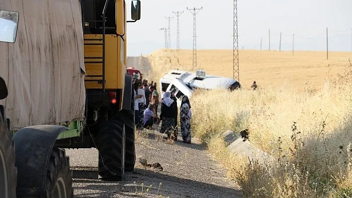 Polis midibüsü ile minibüs çarpıştı: 2 ölü, 4'ü polis 18 yaralı
