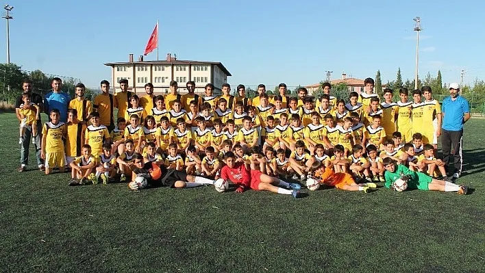 Sporcular yaz spor okuluna yoğun ilgi gösteriyor
