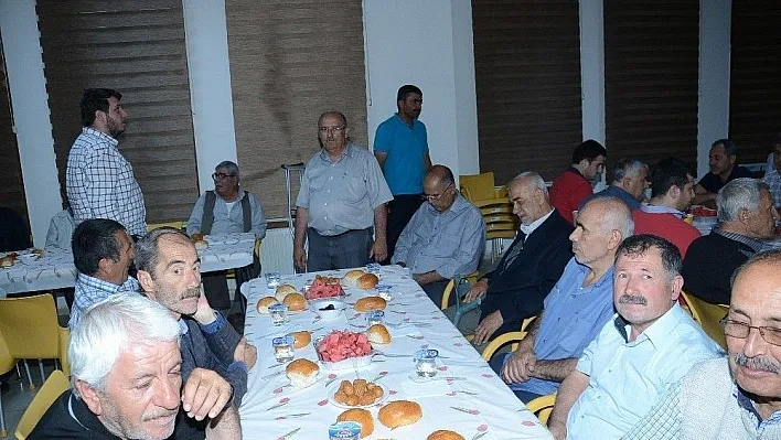 Hacı Derviş Mahallesi sakinleri iftarda bir araya geldi
