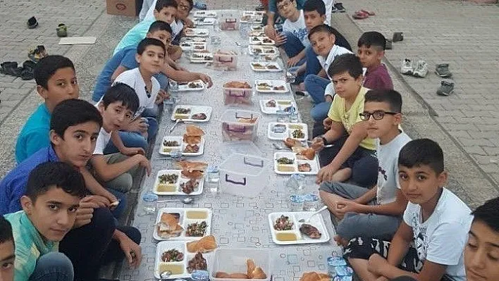 Akcan öğrenciler birlikte iftar yaptı
