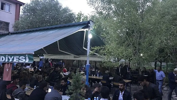 Başkan Aydın'dan iftar yemeği
