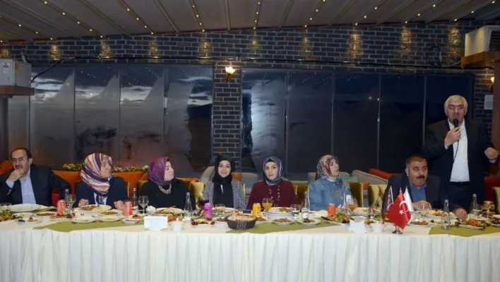 AK Parti Erzurum İl Yönetimi iftarda bir araya geldi
