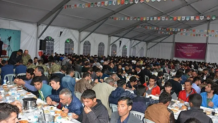 Erzurum Valiliği'nden mültecilere iftar yemeği
