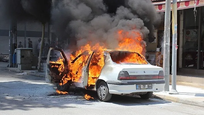 LPG'li otomobil alev topuna döndü
