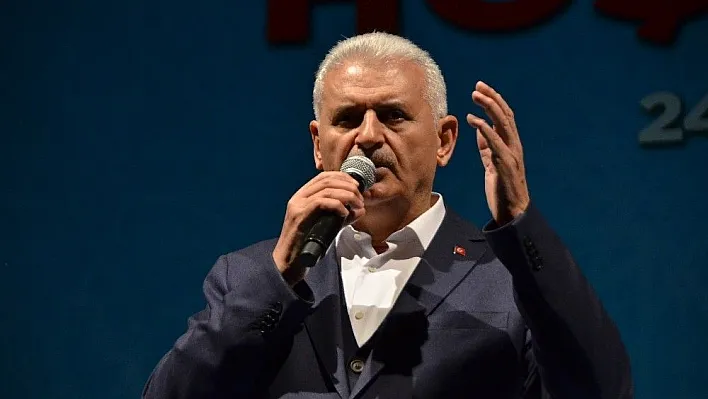 Başbakan Yıldırım: 'FETÖ'nün ayakta alkışladığı yürüyüşü yapmak adalet değil olsa olsa gaflettir'
