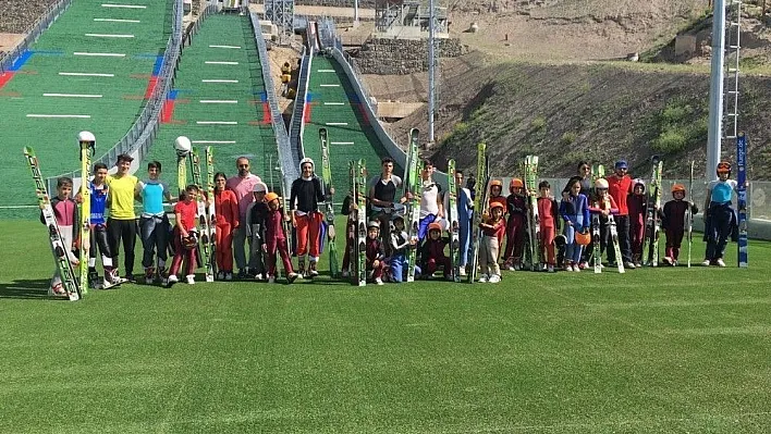 Kayakla atlama alt yapı takımı antrenmanları Erzurum'da yapıldı
