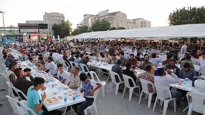Ramazan Ayı boyunca yaklaşık 100 bin kişiye iftar verildi
