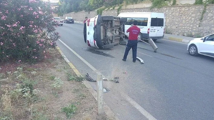 Adıyaman'da otomobil takla attı
