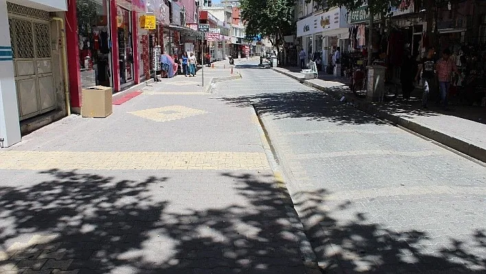 Adıyaman'da cadde ve sokaklar boş kaldı
