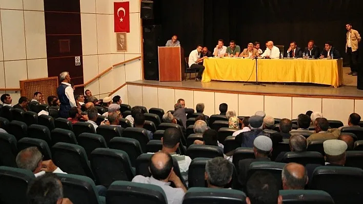Başkan Sekmen Hınıs'a çıkarma yaptı
