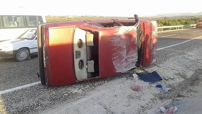 Besni'de otomobil takla attı: 4 Yaralı
