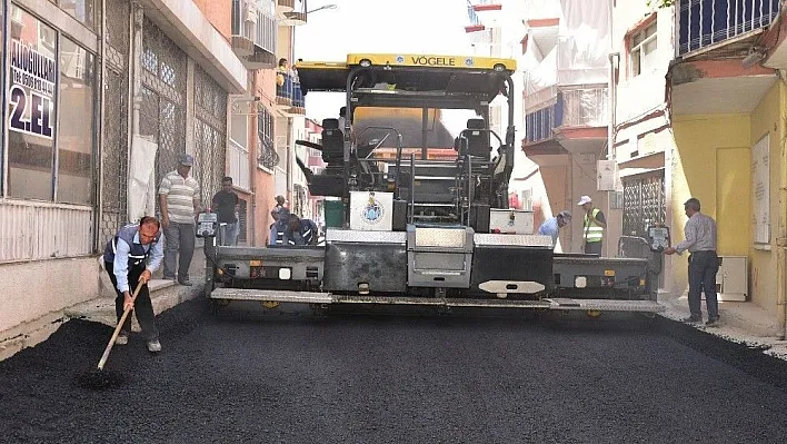 Hacı Abdi Mahallesinde asfalt çalışmaları devam ediyor
