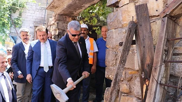 Kahramanmaraş'ta kentsel dönüşümde ilk kazma vuruldu
