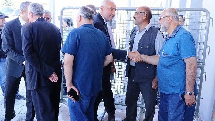 Malatya'da darbe girişimi davası öncesi sanıklara tepki
