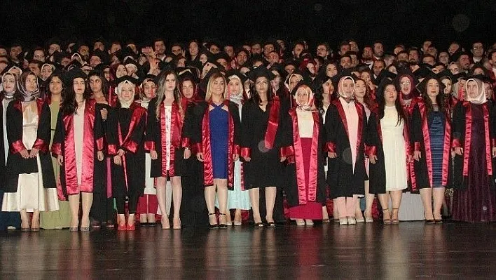 Tıp Fakültesinden 205 öğrenci mezun oldu
