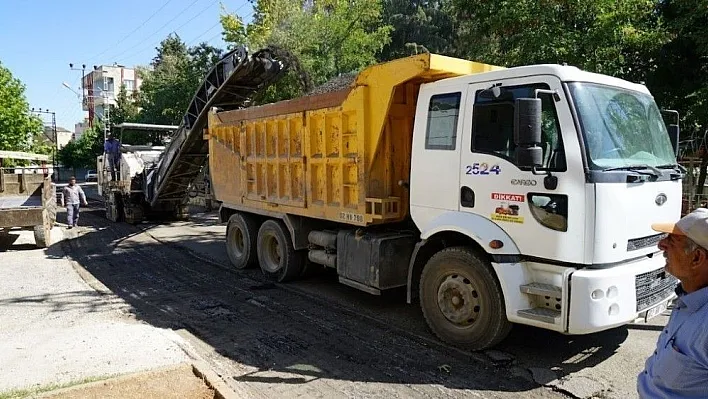 Fatih Mahallesinde yol yapım çalışması yapıldı
