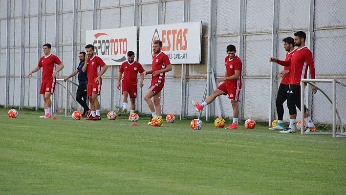 Sivasspor yeni sezona çift antrenmanla hazırlanıyor
