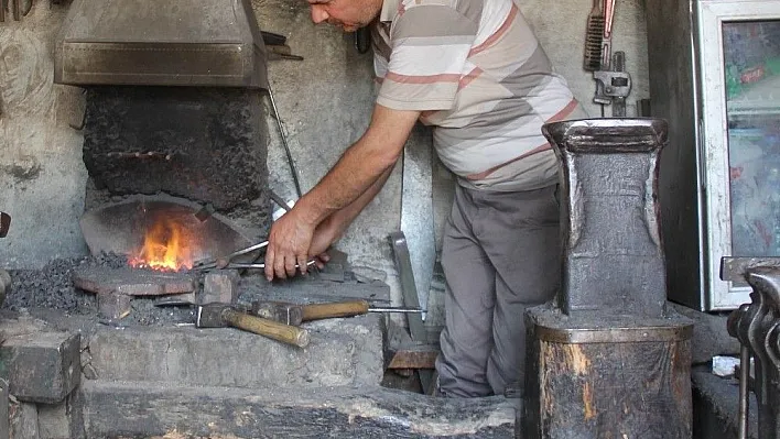 Bıçakçılardan bin 400 derece sıcağa 'leğenli' çözüm
