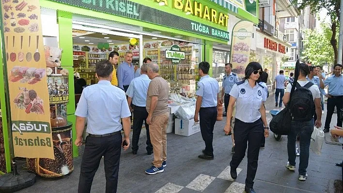 Kaldırımlar yayaların güvenliği için denetleniyor
