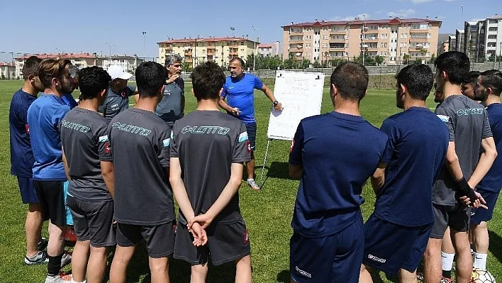 UEFA Pro Lisans Kursu'nun ilk etabı başladı
