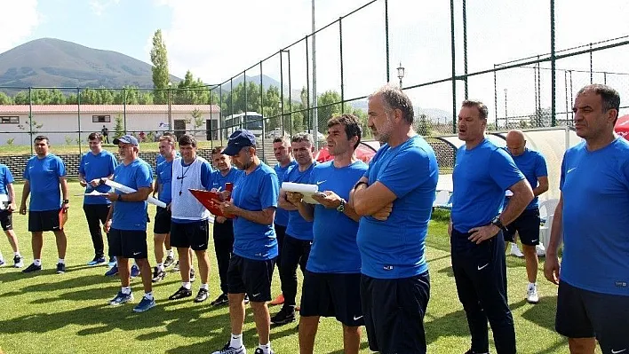 UEFA Pro Lisans Kursu'nun ilk etabı başladı
