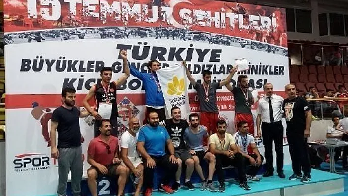 Tuncelili 2 sporcu Kick Boks'ta Türkiye üçüncüsü oldu
