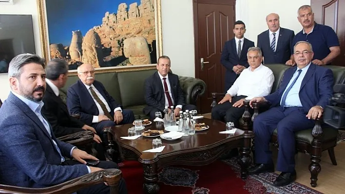 Bakan Avcı, Adıyaman Valiliği ve Belediyesini ziyaret etti
