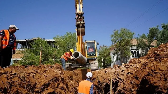 Yeni yerleşim alanlarına altyapı hattı döşeniyor
