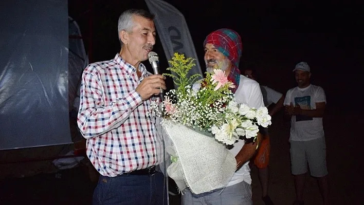 Fotokamp'a katkı sunalara plaket verildi
