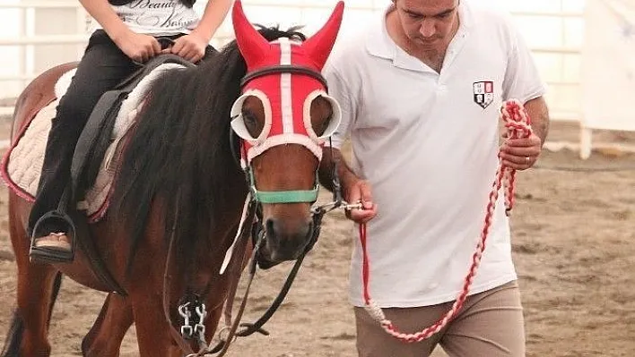 Kayapınarlı çocuklar ata binmenin keyfini yaşadı
