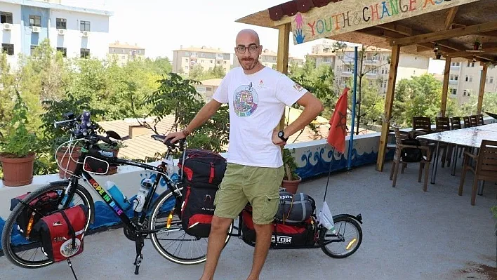 7 yıl sürecek dünya turuna Diyarbakır'ı da ekledi
