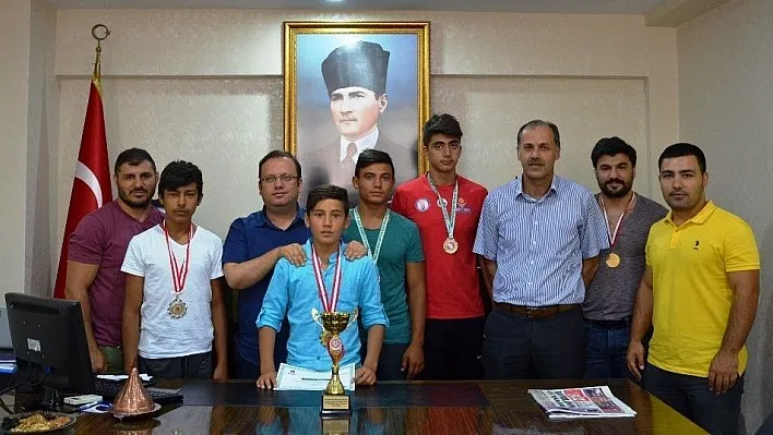 Darendeli güreşçiler başarıya doymuyor

